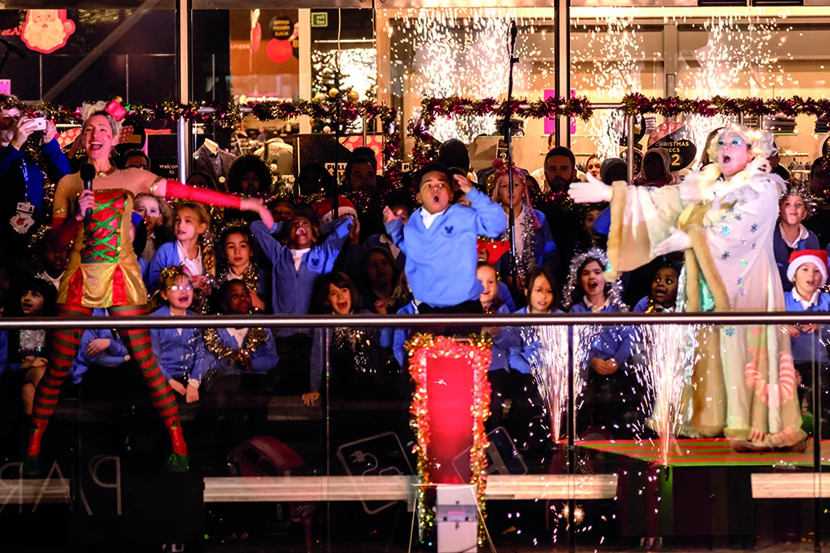 Cirque Bijou - Cabot Circus Christmas Lights Switch On