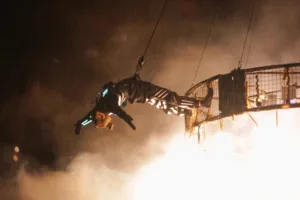 Cirque Bijou, crane show, Dumfries, photo Nic Kane.